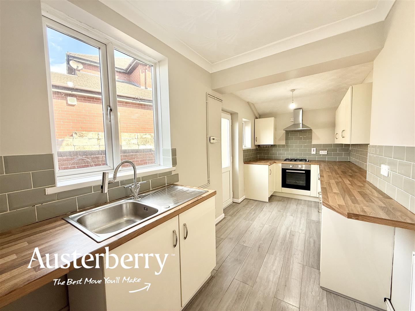 3 bed property in Lightwood Road, Stoke-On-Trent